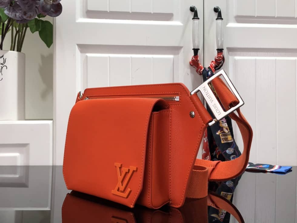 L0vis Vvtt0n Aerogram Slingbag M57081 Replica Shoulder Bag
