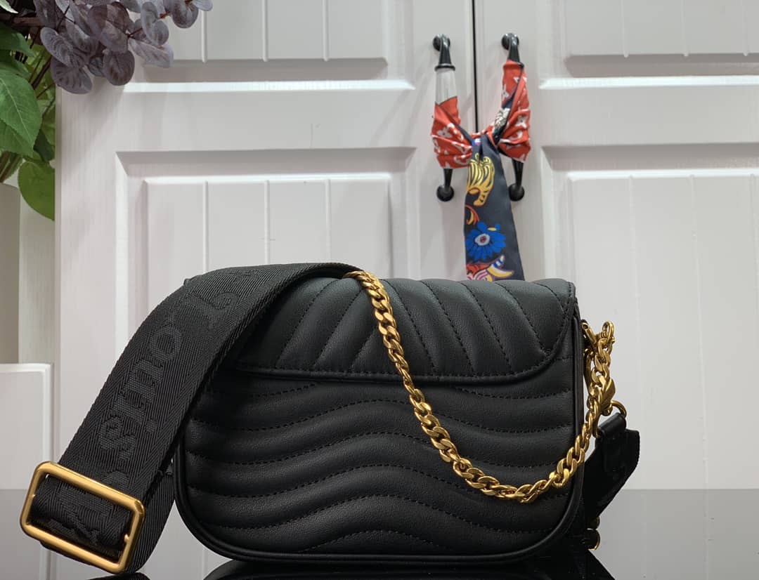 L0vis Vvtt0n New Wave Multi Replica Pochette Black M56466