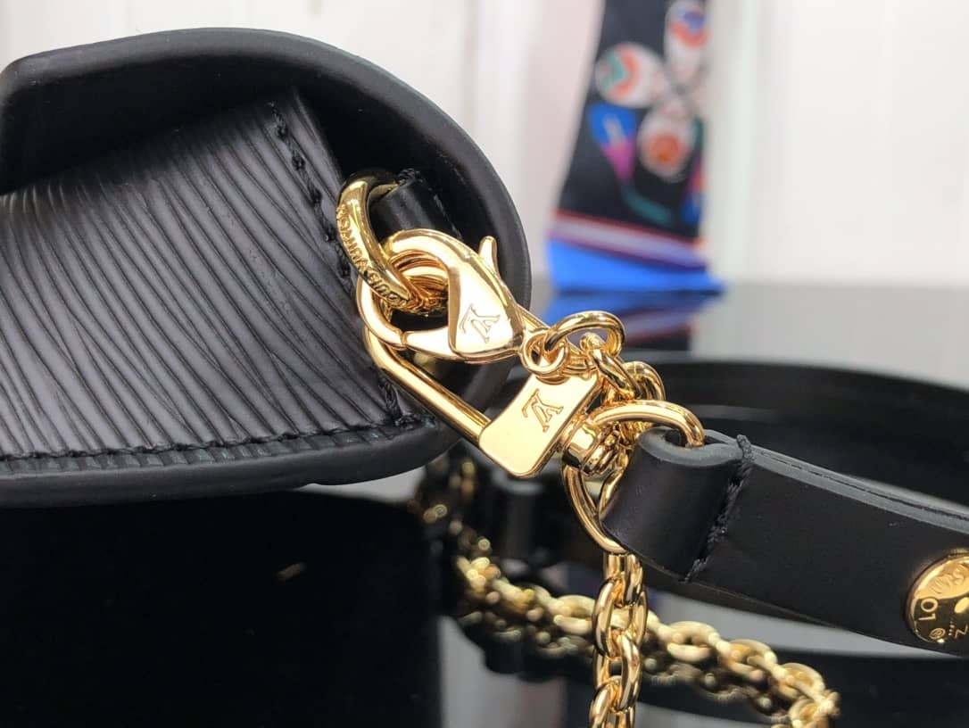 L0vis Vvtt0n Epi Leather Padlock On Strap Replica Bag Black M80819