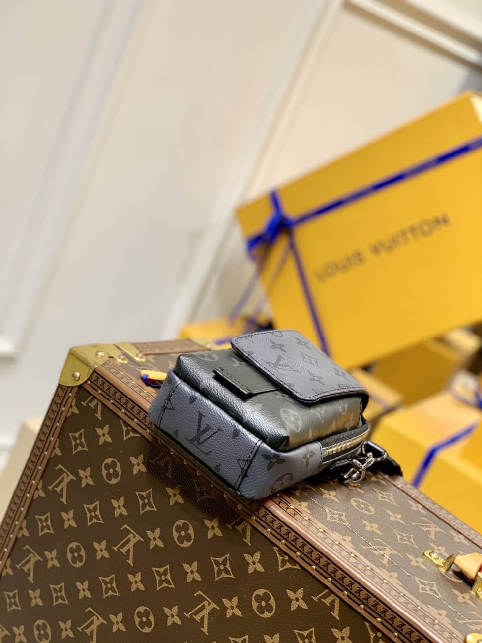 L0vis Vvtt0n x Nigo Flap Double Pouch Gery M81005 Replica Phone Bag