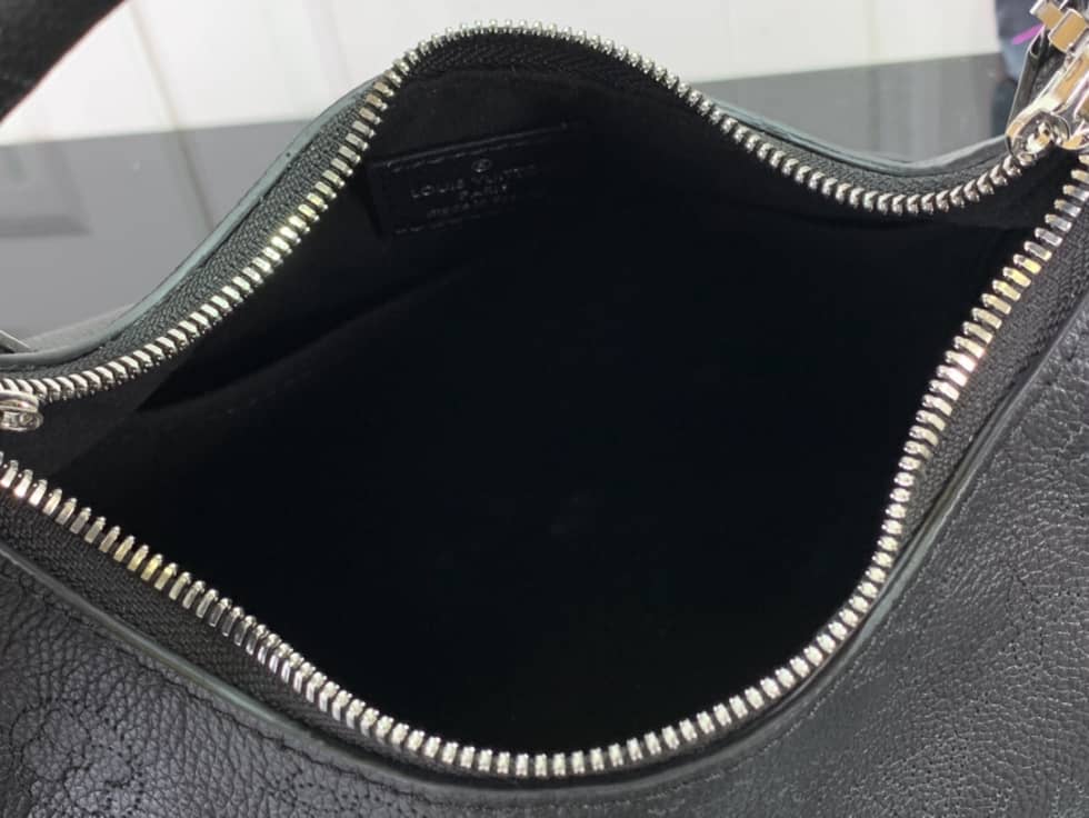 L0vis Vvtt0n Why Knot PM Mahina Leather M20701 Replica Hobo