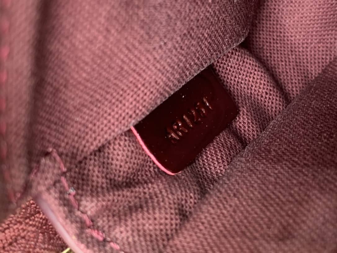 L0vis Vvtt0n Pochette Dupe Monogram Vernis Accessories Pouch Purple M58009