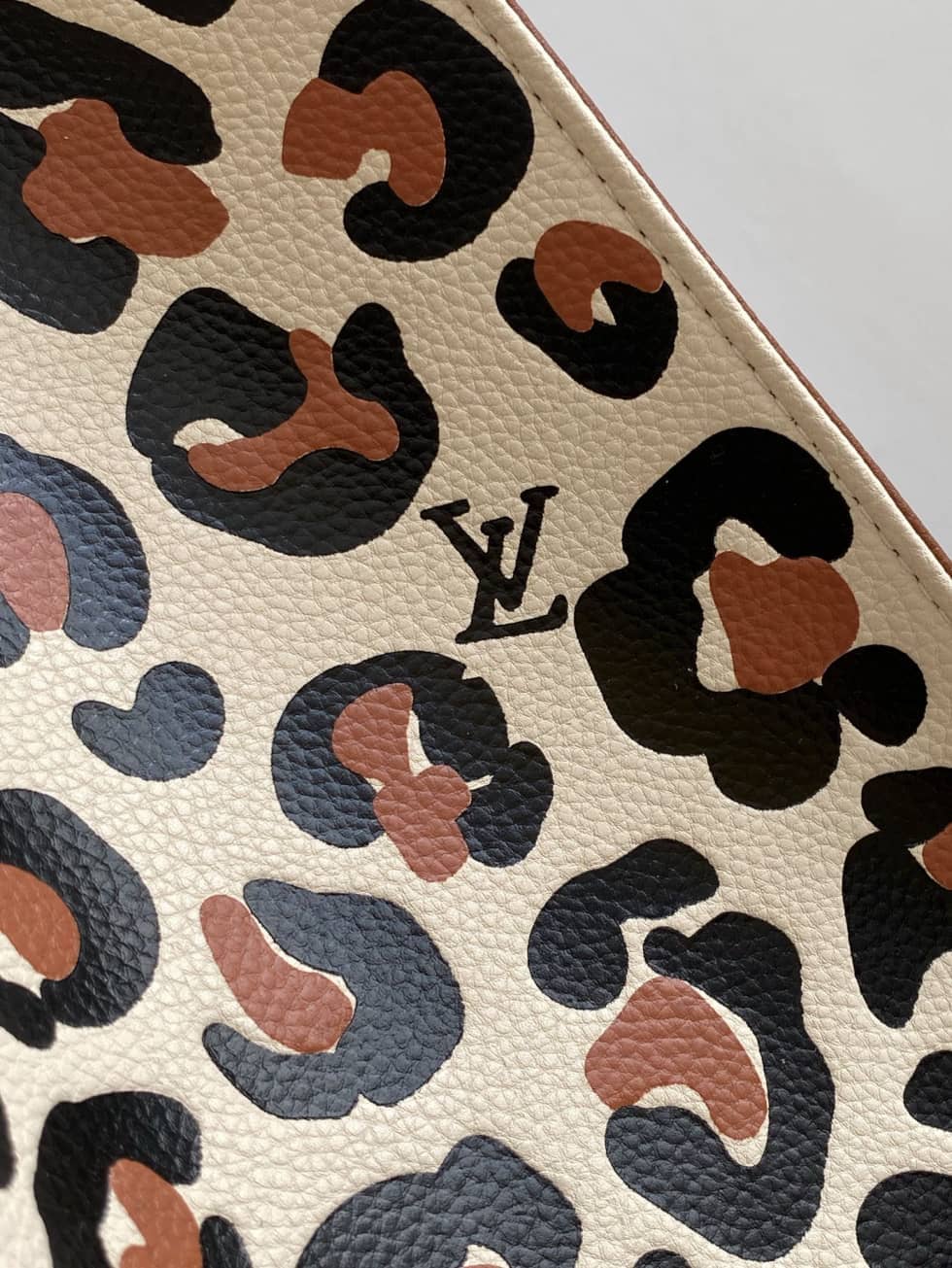 L0vis Vvtt0n Wild At Heart OnTheGo MM M58521 Replica Tote