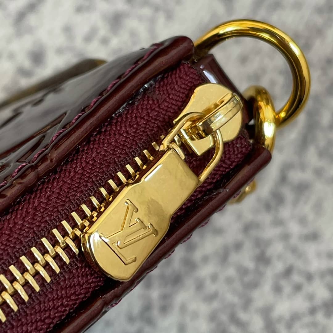 L0vis Vvtt0n Pochette Dupe Monogram Vernis Accessories Pouch Purple M58009