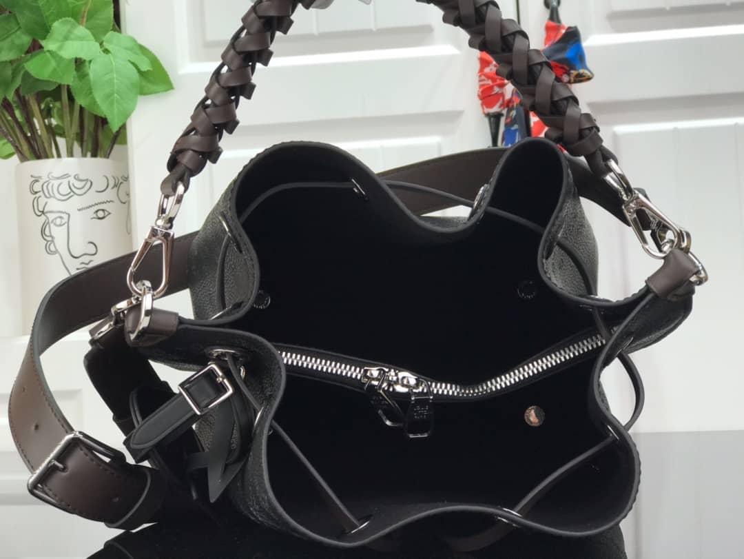 L0vis Vvtt0n Mahina Muria Replica Handbag Black M55801