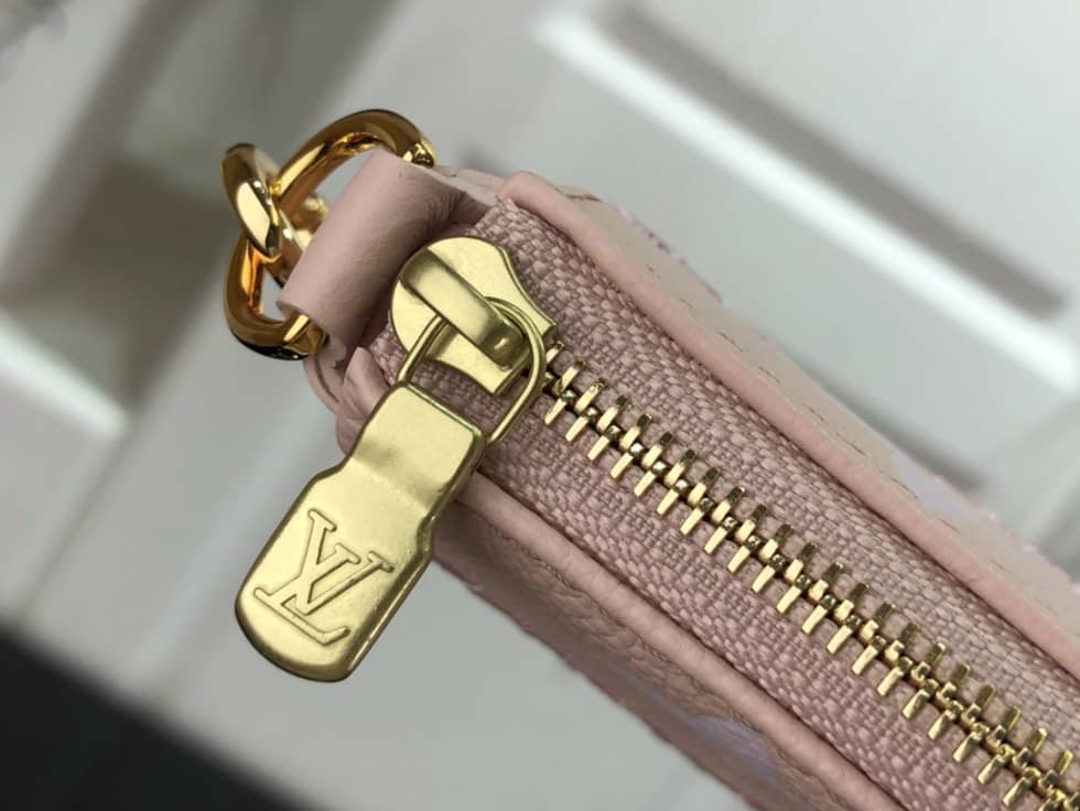 L0vis Vvtt0n Mini Pochette Accessoires Empreinte Broderies Pink M81140 Replica