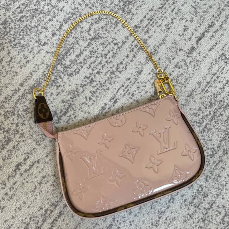 L0vis Vvtt0n Pochette Dupe Monogram Vernis Accessories Replica Pouch Pink M58009
