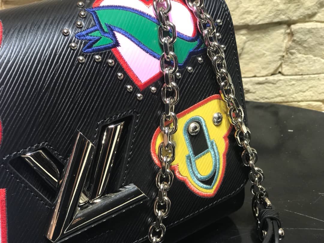 L0vis Vvtt0n Twist MM Bag Black M50296 Replica
