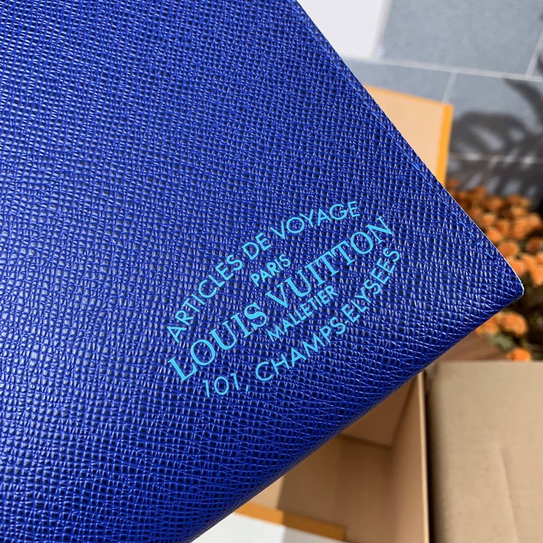 L0vis Vvtt0n Pochette Voyage MM Replica Clutch Blue M30395
