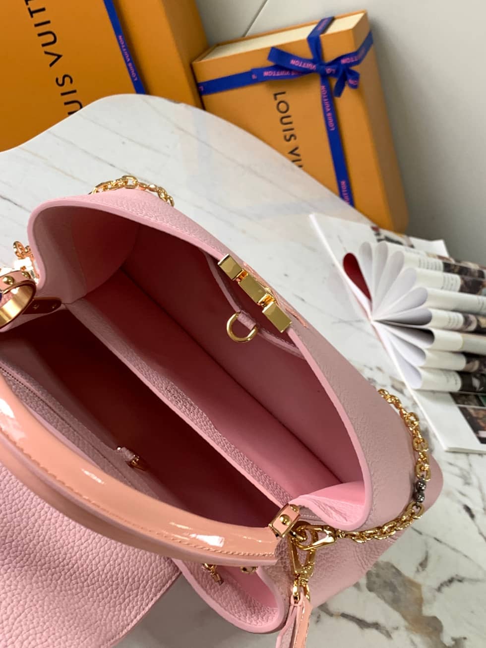 L0vis Vvtt0n Capucines MM Pink M59209 Replica Crossbody Bag