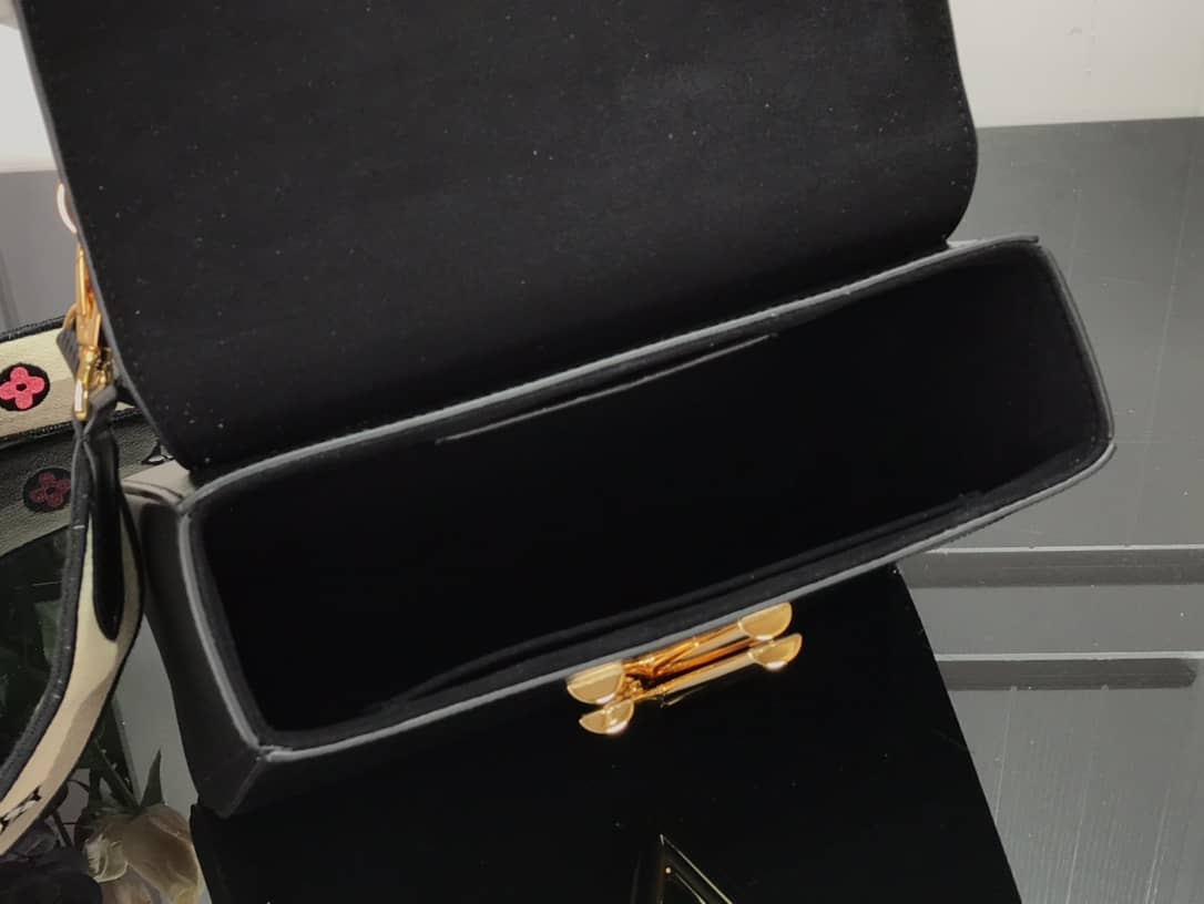 L0vis Vvtt0n Twist MM Golden Lock Handle Epi Leather Replica Crossbody Bag Black M57506