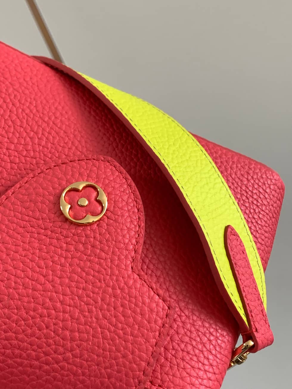 L0vis Vvtt0n Capucines Mini M59440 Replica Shoulder Bag