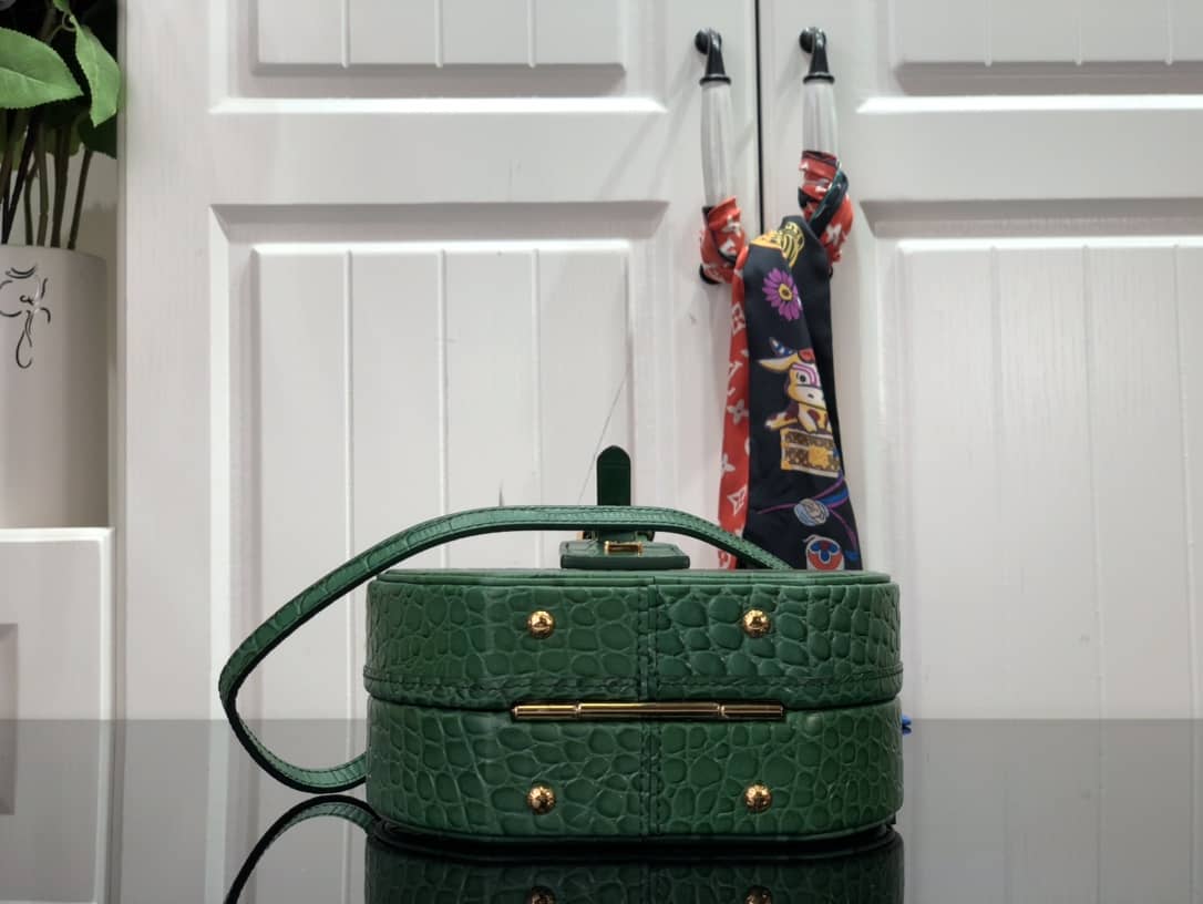 L0vis Vvtt0n Petite Boite Chapeau Crocodilien Brillant Replica Bag Green N93597