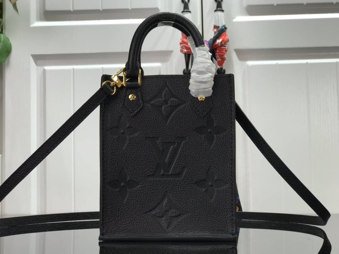 L0vis Vvtt0n Monogram Petit Sac Plat 2Way Replica Shoulder Bag Black M69442