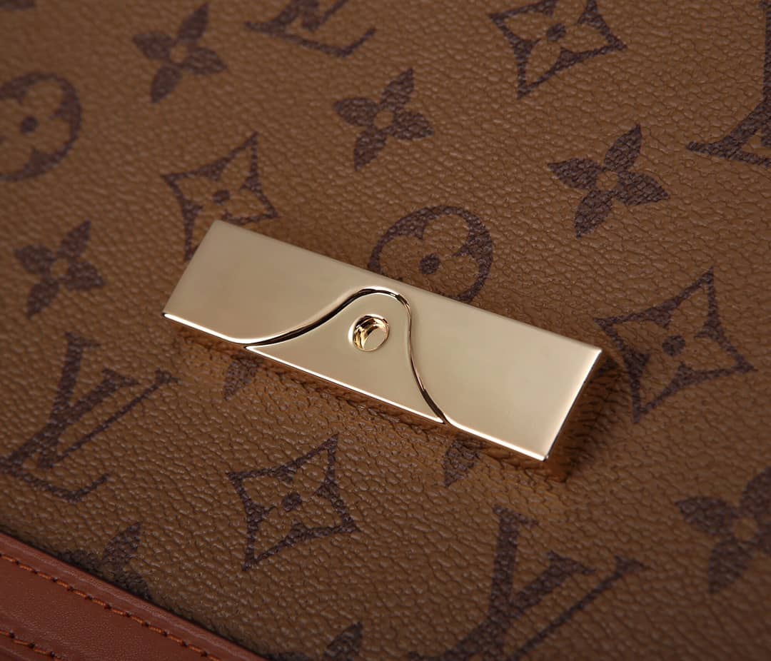 L0vis Vvtt0n Monogram MM Reverse Dauphine Shoulder Bag Replica M44391