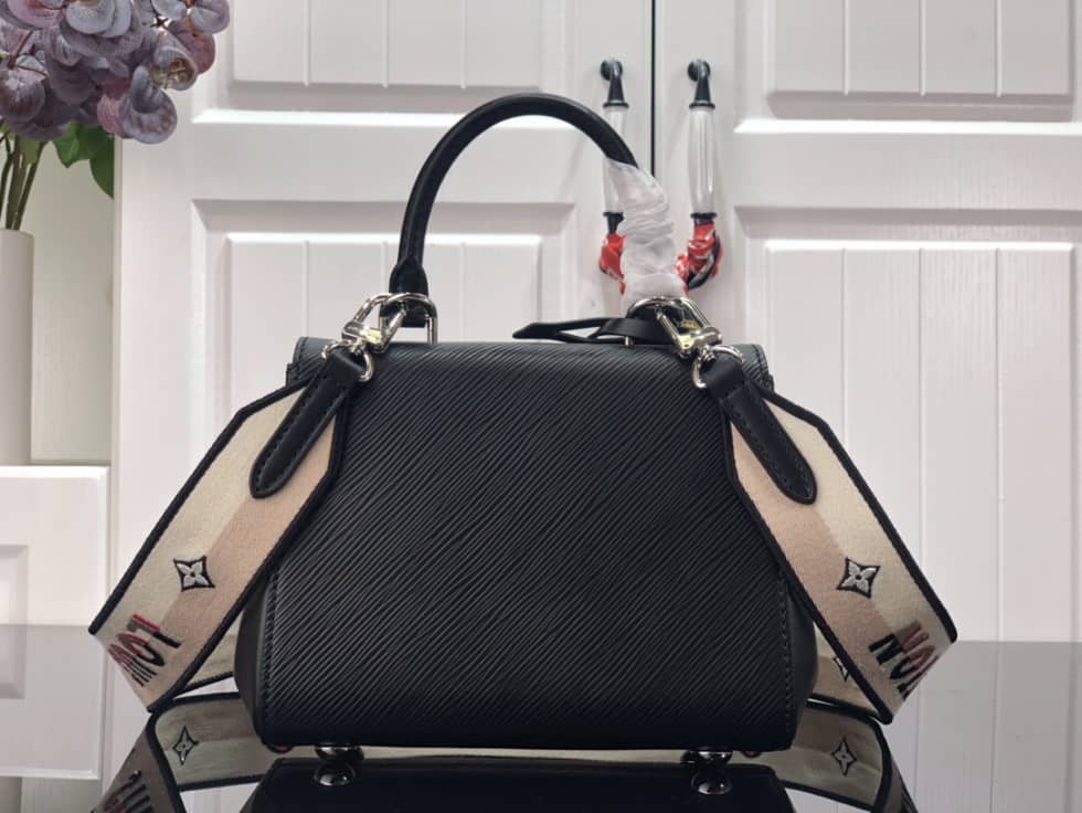 L0vis Vvtt0n Cluny Mini Epi Leather M58928 Replica Shoulder Bag