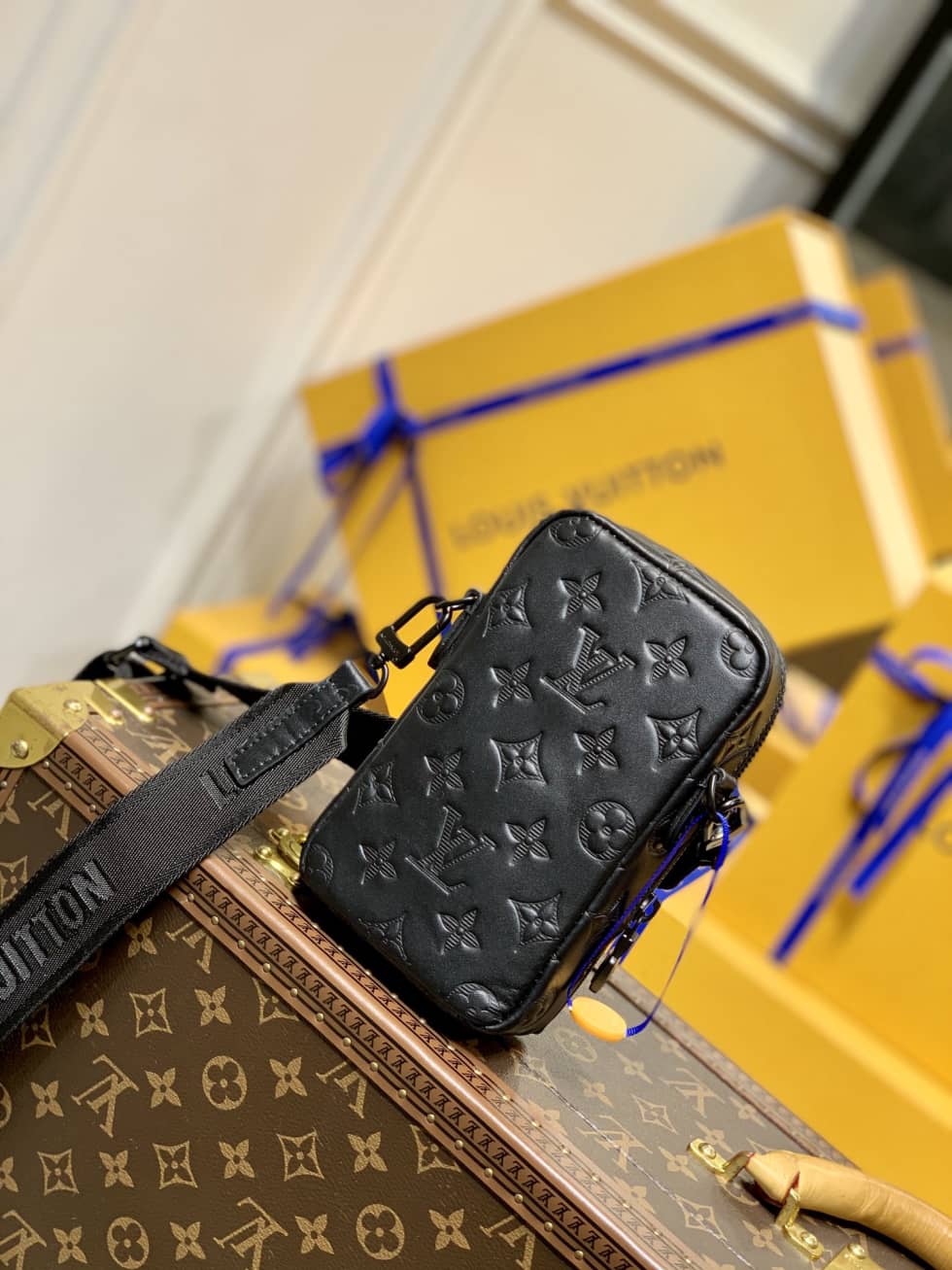 L0vis Vvtt0n x Nigo Flap Double Pouch Black M81005 Replica Phone Bag