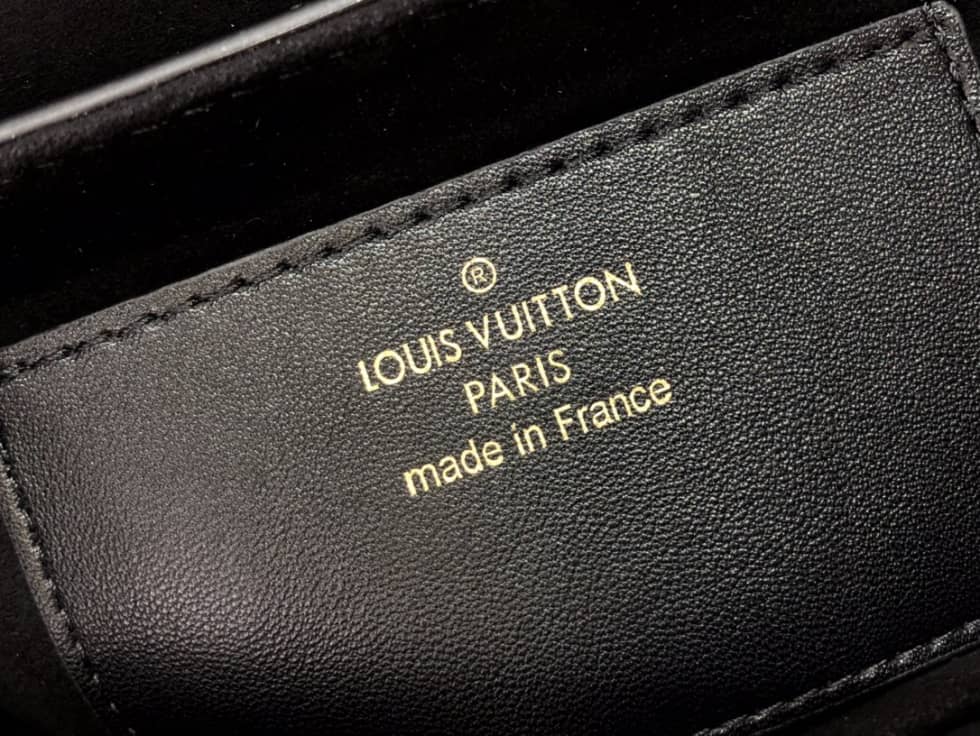L0vis Vvtt0n Twist MM Leather M59029 Replica Crossbody Bag