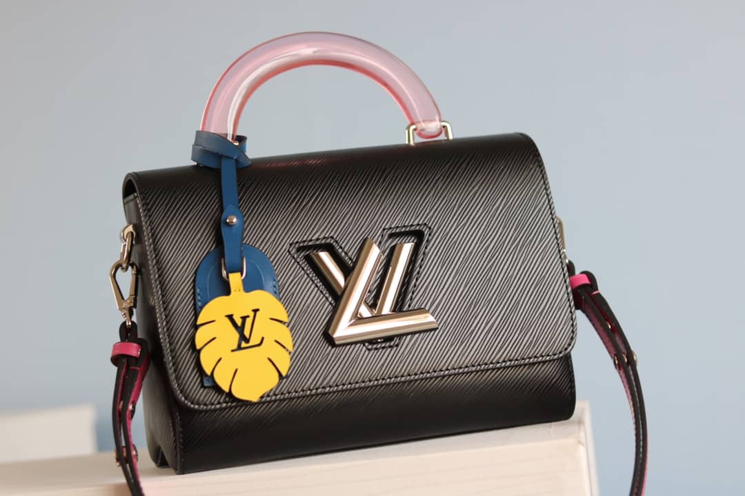 L0vis Vvtt0n Epi Twist PM Chain Black M50332 Replica Crossbody Bag
