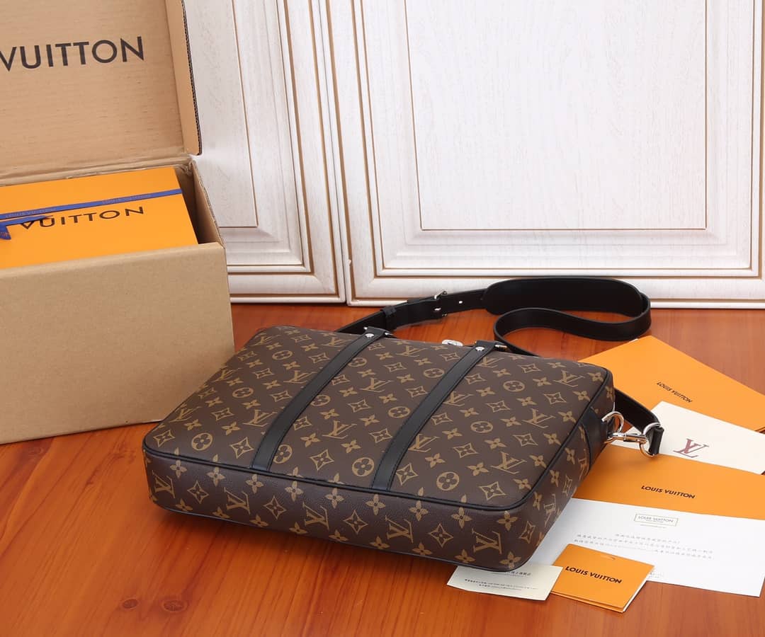 L0vis Vvtt0n Porte Documents Voyage PM Replica M52005