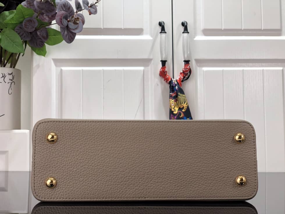 L0vis Vvtt0n Capucines MM Beige M59066 Replica Shoulder Bag