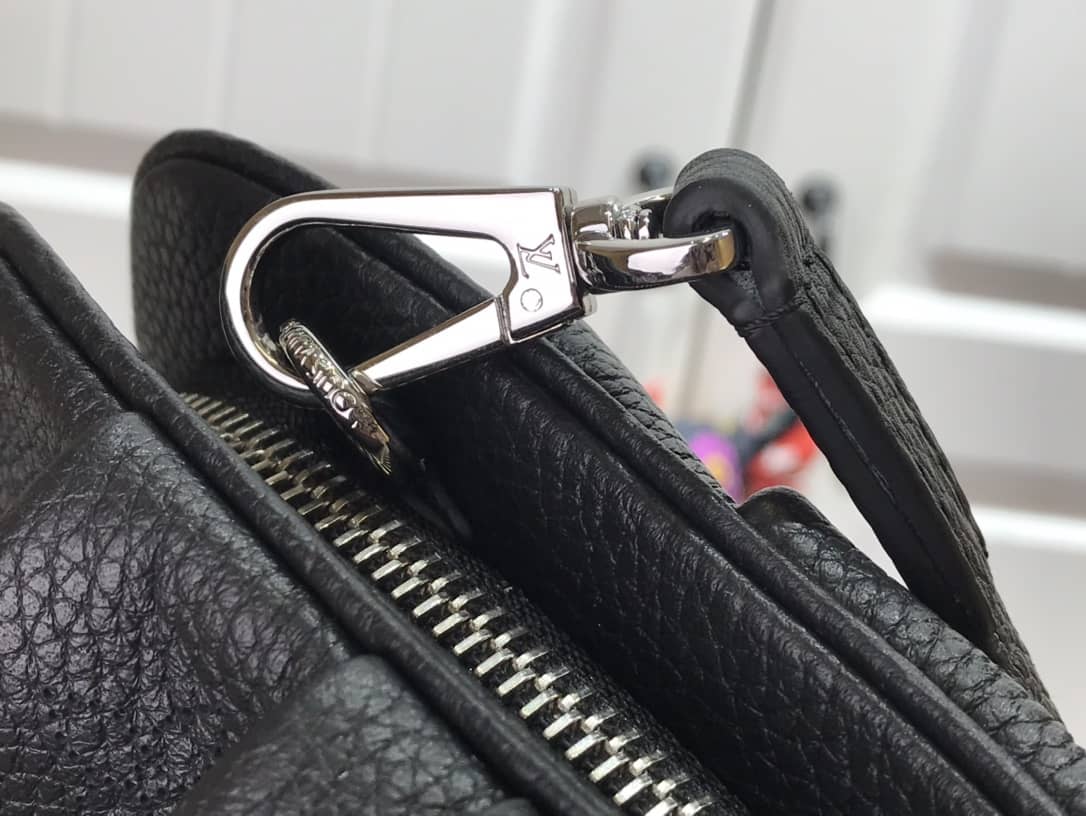 L0vis Vvtt0n Scala Mini Replica Pouch Black M80092