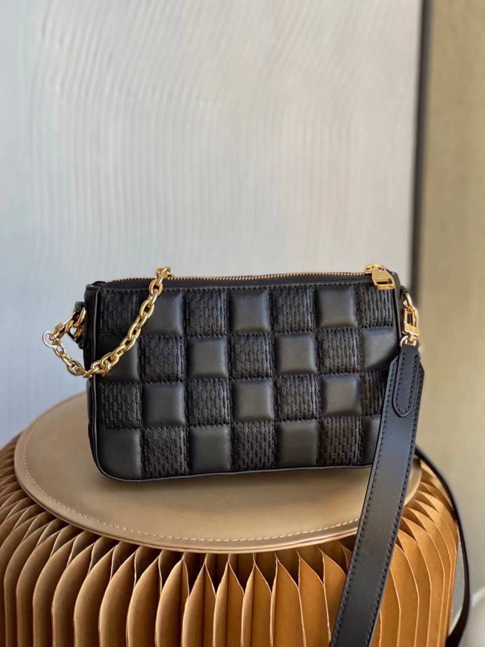 L0vis Vvtt0n Pochette Troca Lamb Leather M59046 Replica Crossbody Bag