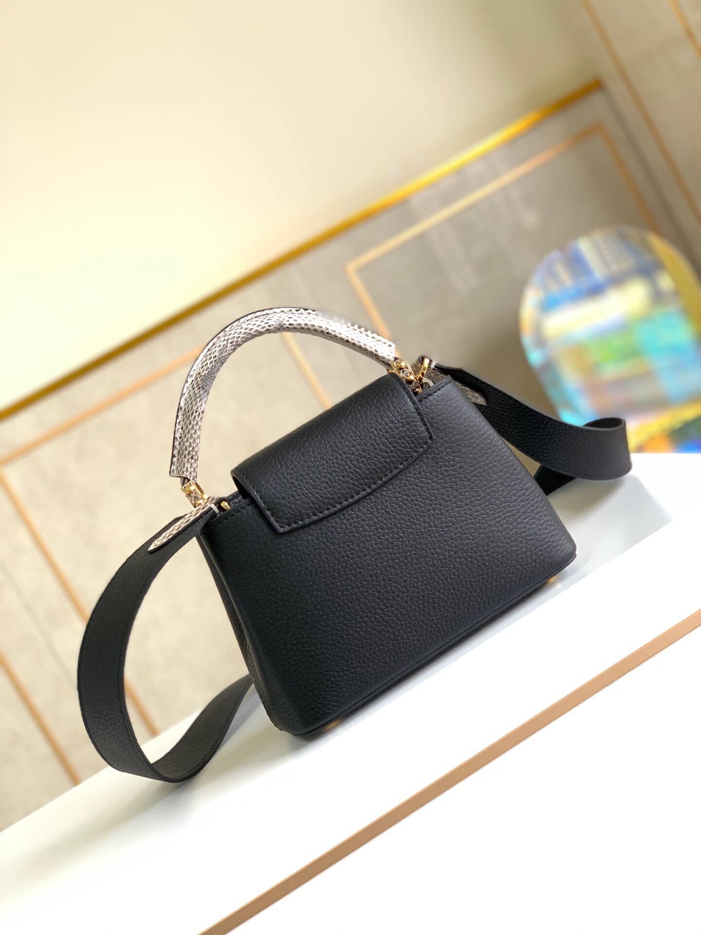 L0vis Vvtt0n Capucines Mini Replica Bag Black M55921