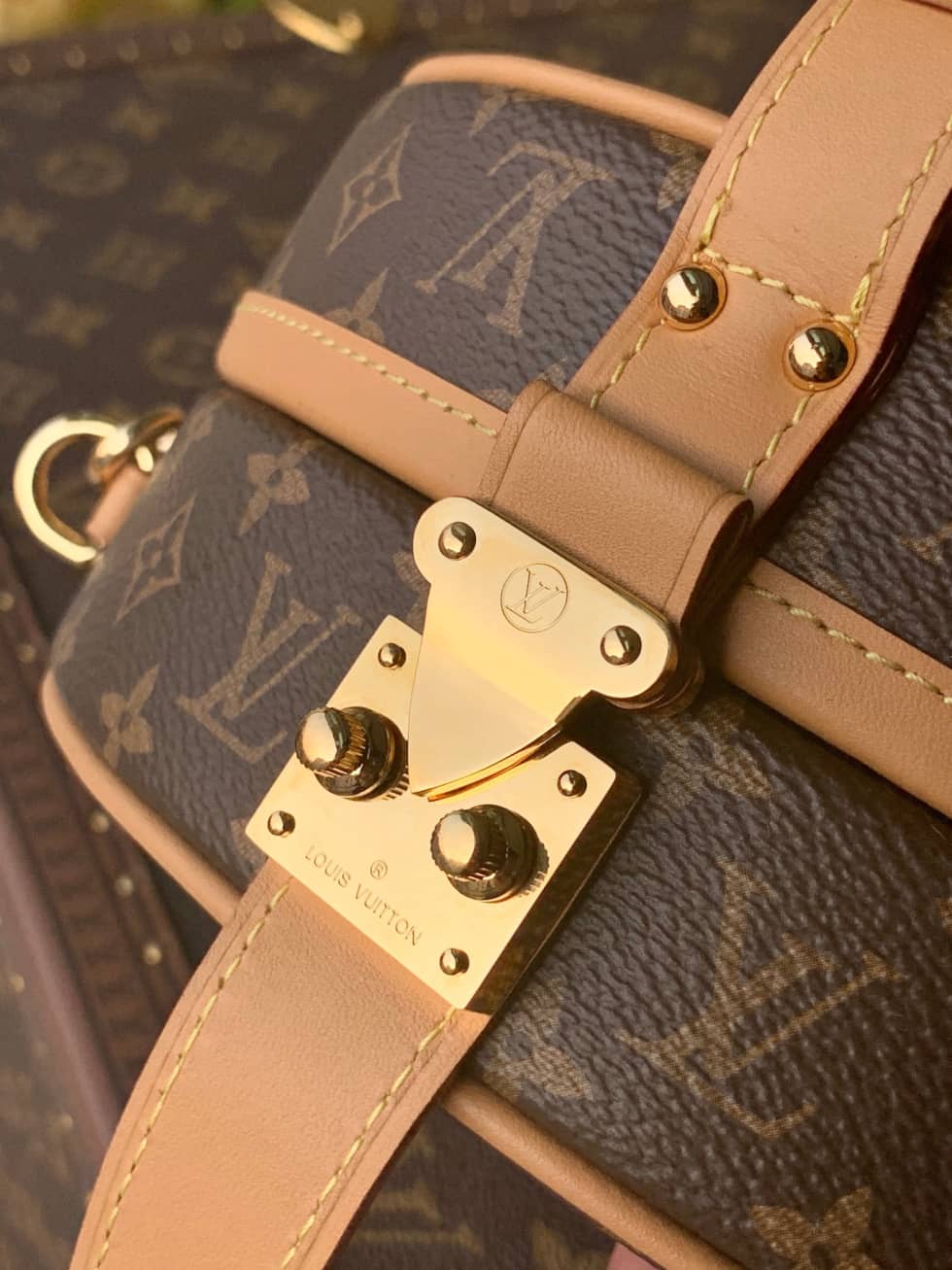 Best Replica L0vis Vvtt0n Monogram Petite Boite Chapeau PM M43514 Replica Crossbody Bag(ColaReps)