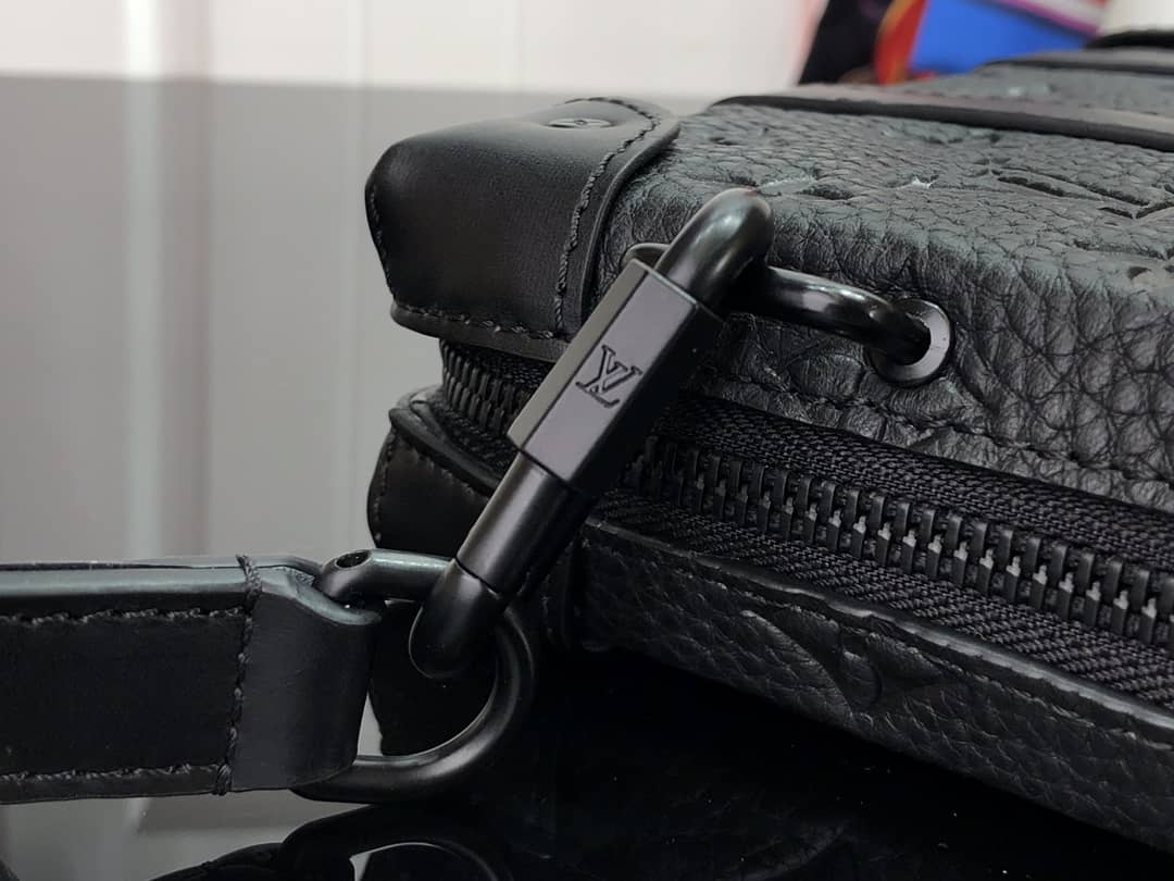 L0vis Vvtt0n Soft Trunk Replica Wallet Black M30697