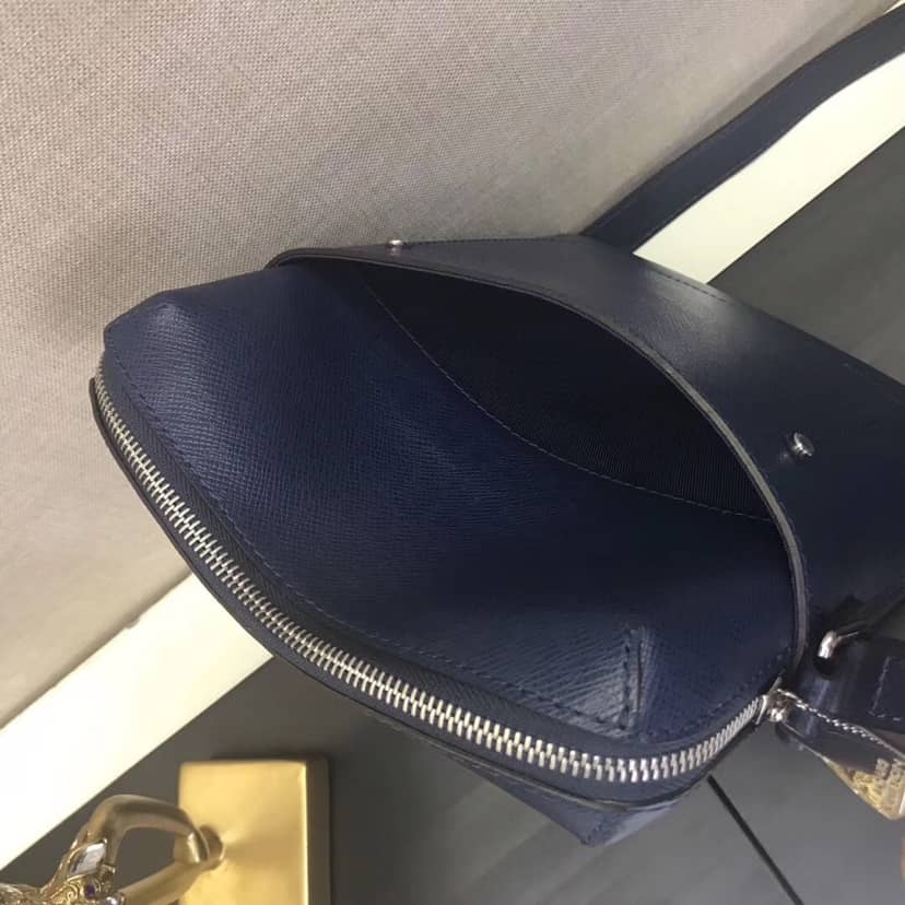 L0vis Vvtt0n Taiga Pochette Grigori Mens Shoulder Bag Replica Blue M30505