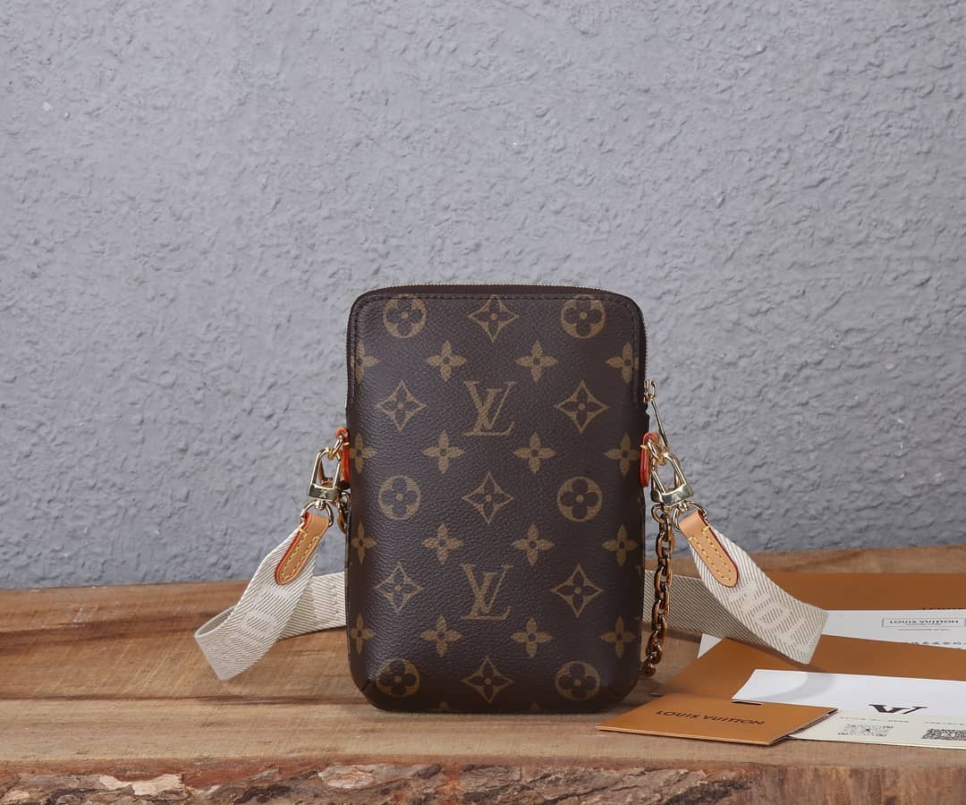 L0vis Vvtt0n Utility Phone Sleeve Chain Shoulder Bag Replica M80746
