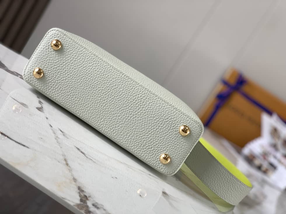 L0vis Vvtt0n Capucines BB Snow White M59468 Replica Shoulder Bag