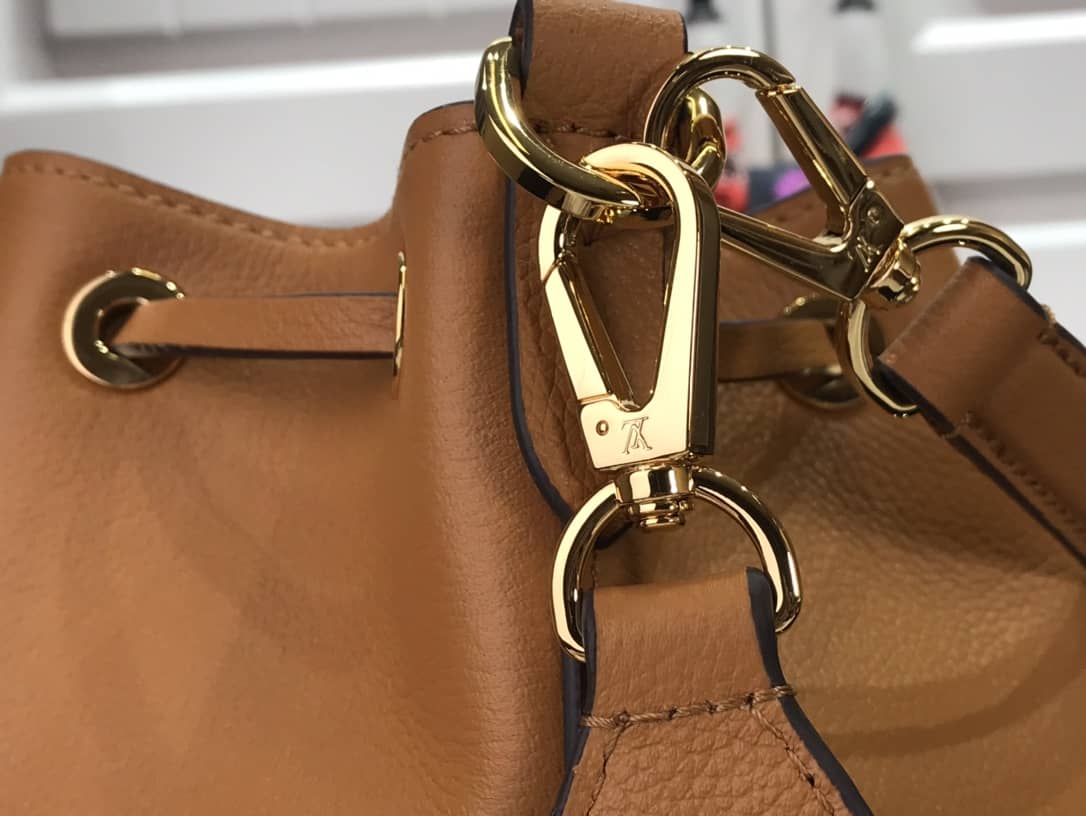 L0vis Vvtt0n Lockme Replica Bucket Bag Orange M57688