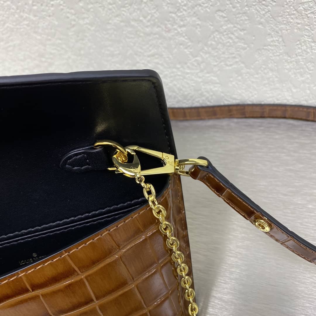 L0vis Vvtt0n 7 Star Chain Clutch Bag Brown