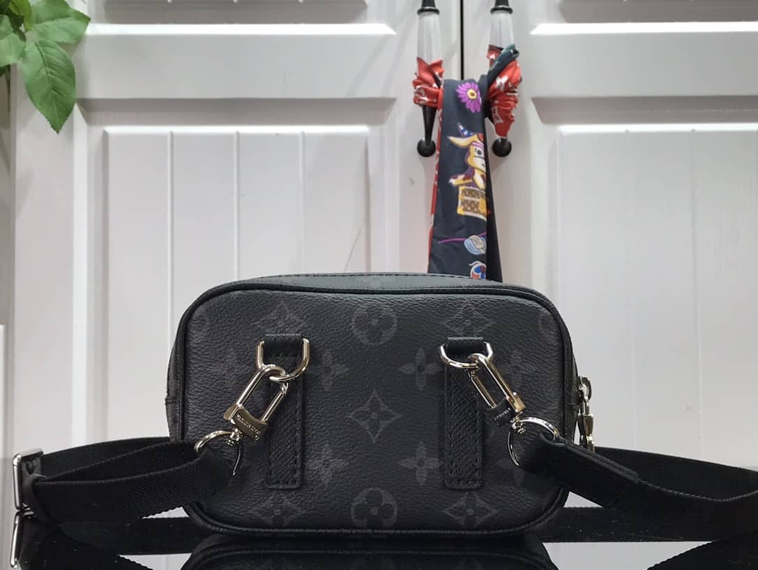 L0vis Vvtt0n Outdoor Replica Pochette Monogram Eclipse Black M30755