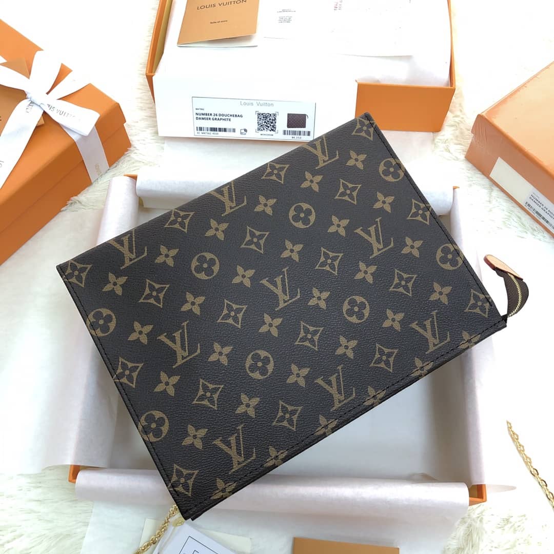 L0vis Vvtt0n Toiletry Pouch Replica M47562