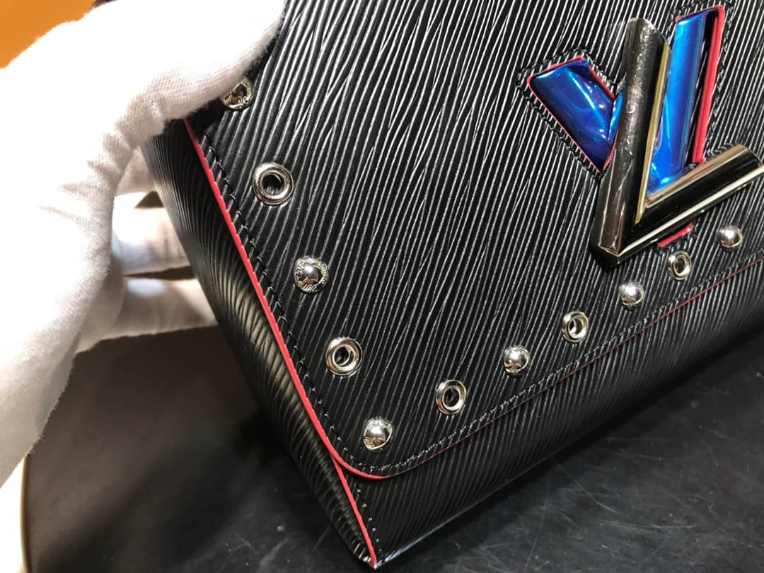 L0vis Vvtt0n Twist MM High Quality Replica Bag
