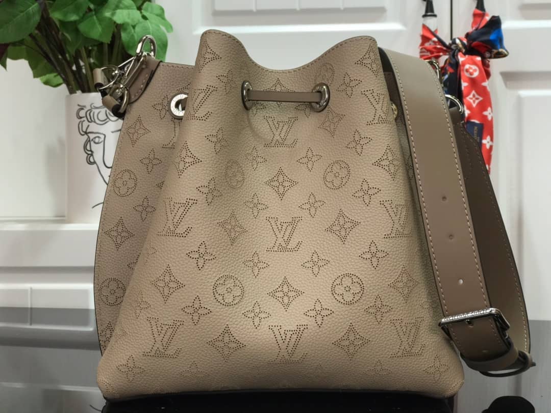 L0vis Vvtt0n Mahina Muria Replica Handbag Gray M55801