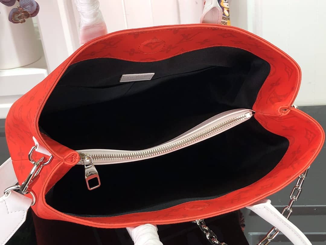 L0vis Vvtt0n “Tourist Vs Purist” Tote Bag