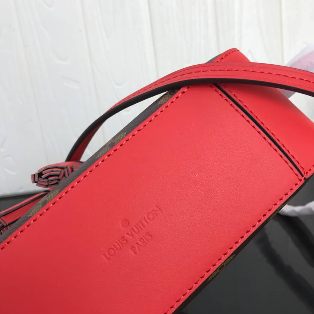 L0vis Vvtt0n Canvas Saintonge Replica Camera Bag Red M43555