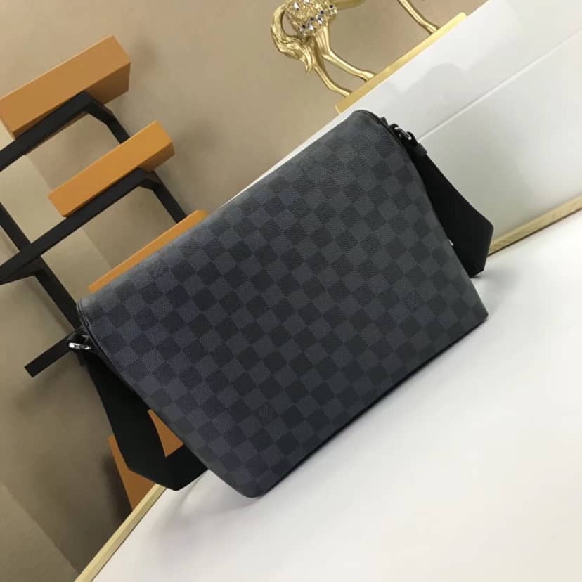L0vis Vvtt0n Matchpoint Messenger Bag Replica N40010