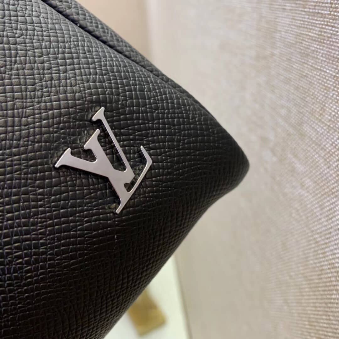 L0vis Vvtt0n Alex BB Taiga Leather Replica Messenger Bag M30265