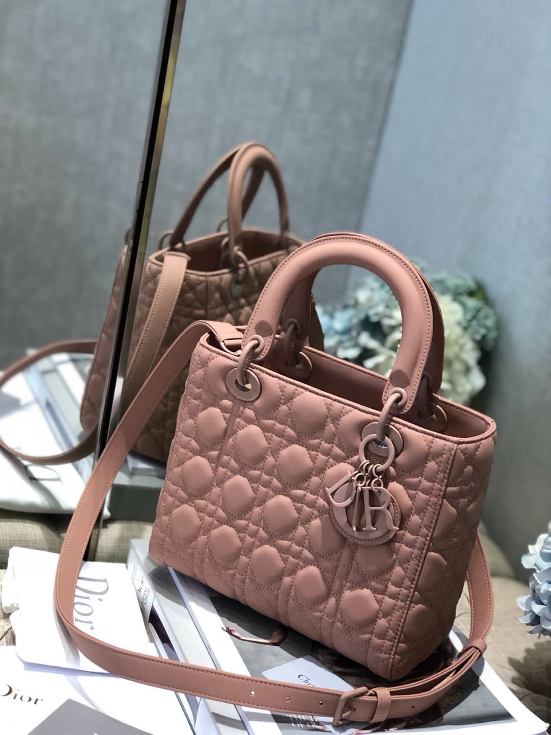 Chr1st1an D10r Lady D10r 24CM Replica Bag
