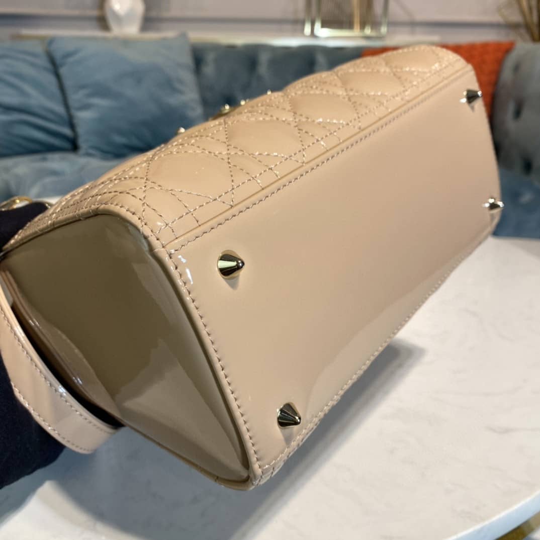 Chr1st1an D10r Lady D10r 24CM Replica Bag