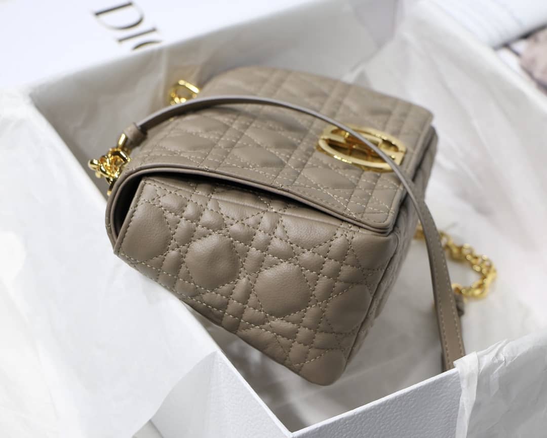 Chr1st1an D10r Caro Replica Bag