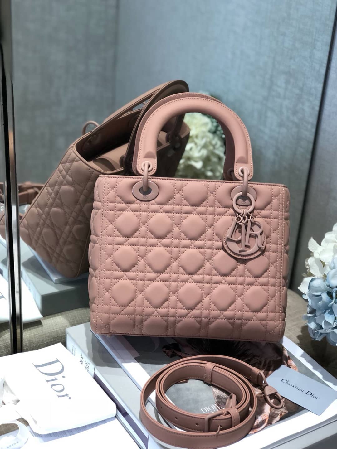 Chr1st1an D10r Lady D10r 24CM Replica Bag