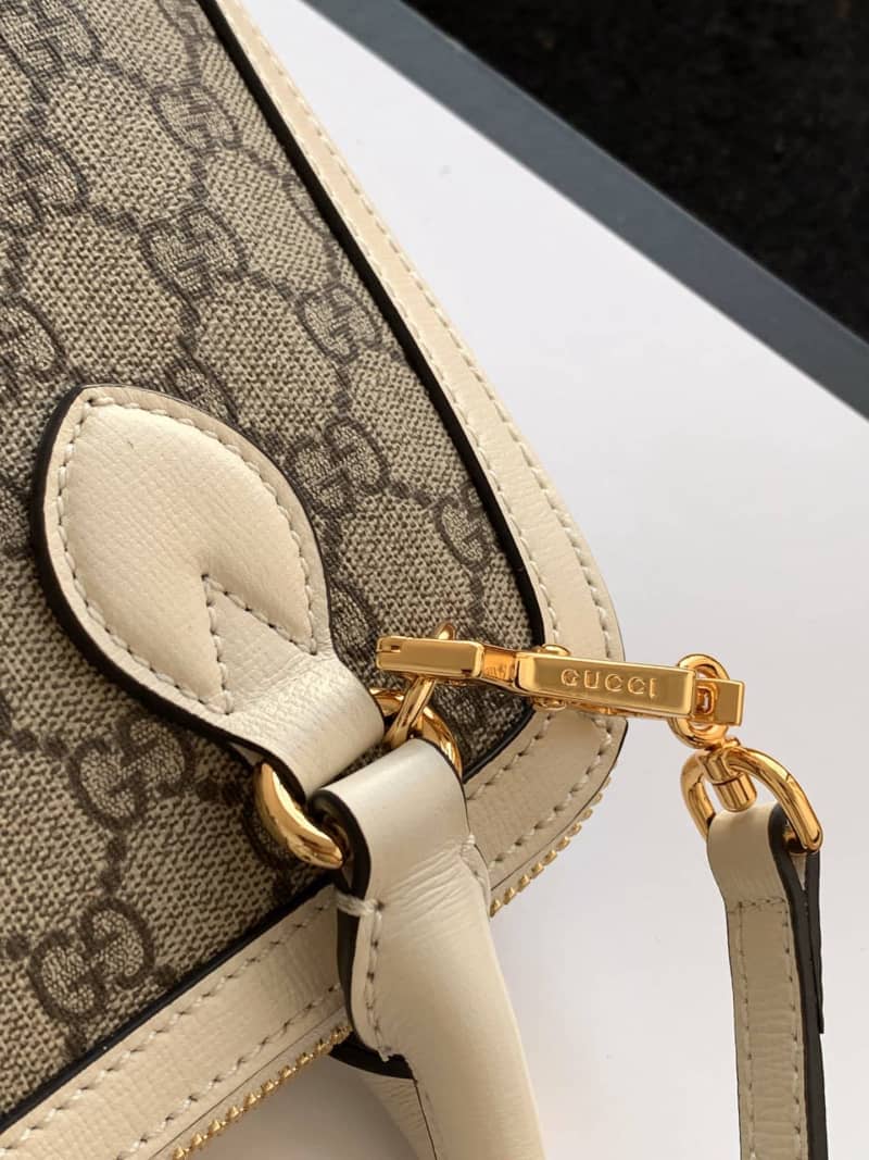 Gvc*1 Horsebit 1955 Small GG Svp*me Grainy Leather Handle Bag Replica White 621220