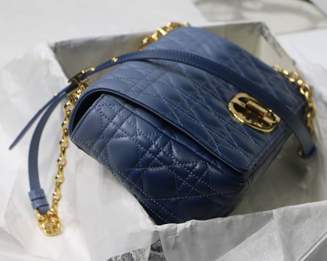 Chr1st1an D10r Caro Replica Bag