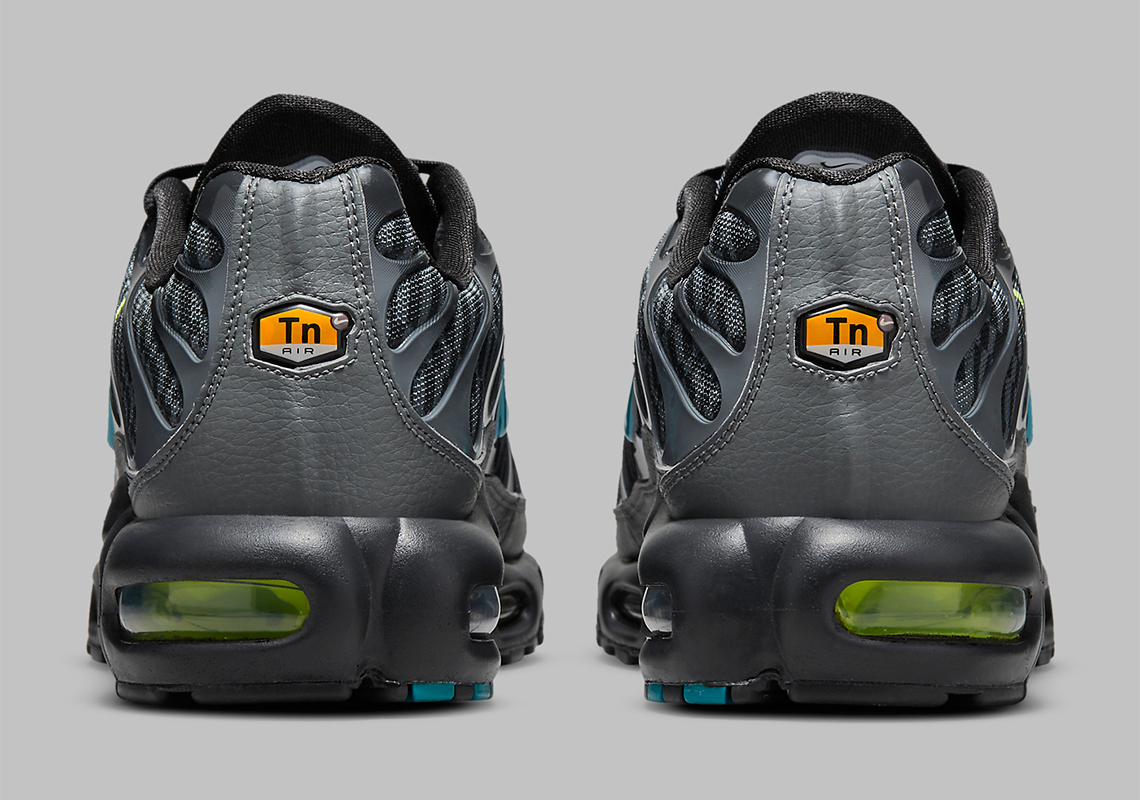 Air Max Plus Champions League DJ6896-070